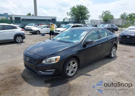 2015 Volvo S60 T5 Premier z USA, uszkodzony, nr VIN YV126MFKXF2351397